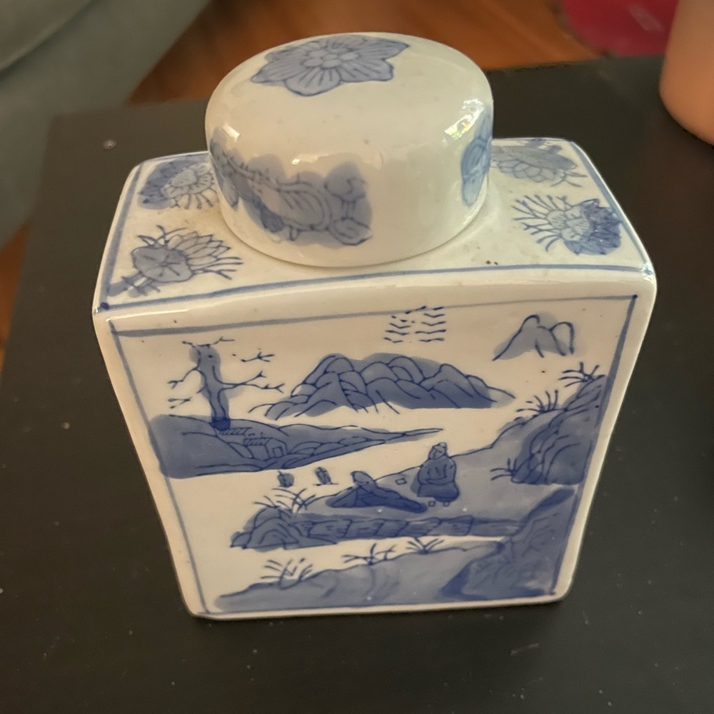 Antique Chinese tea caddy